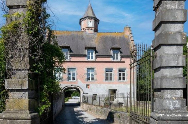 Château de Senzeilles, Cerfontaine, Belgium